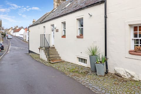 Whinstone Holiday Home in Falkland - Sleeps 8