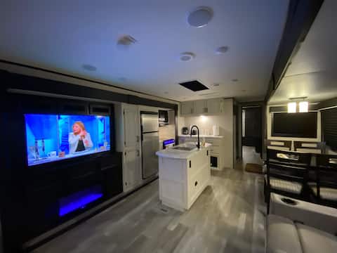 Tranquil, Relaxing Country Setting - 1BR RV