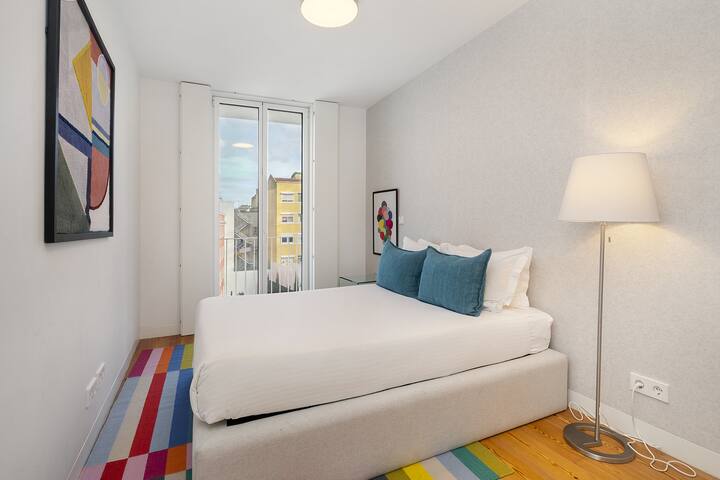 Lisbon Skyline Penthouse: Luxury Living w/ View gallery image 5