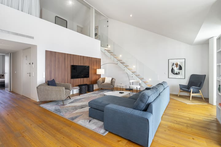 Lisbon Skyline Penthouse: Luxury Living w/ View