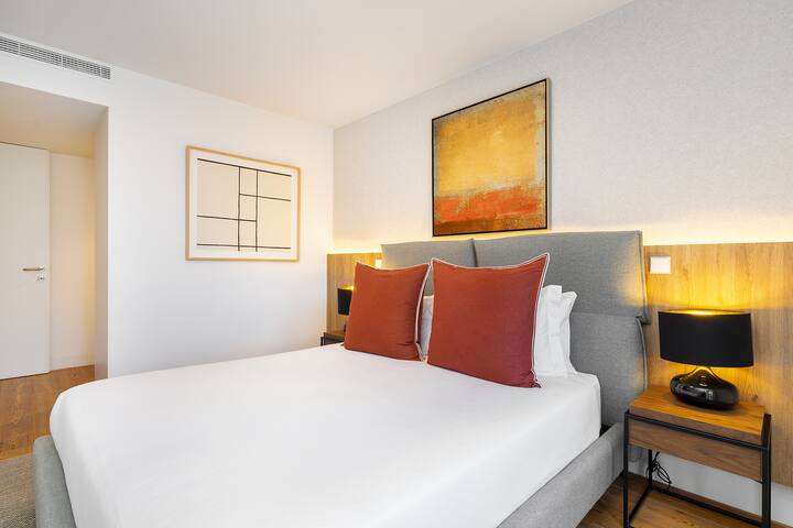 Lisbon Skyline Penthouse: Luxury Living w/ View gallery image 4