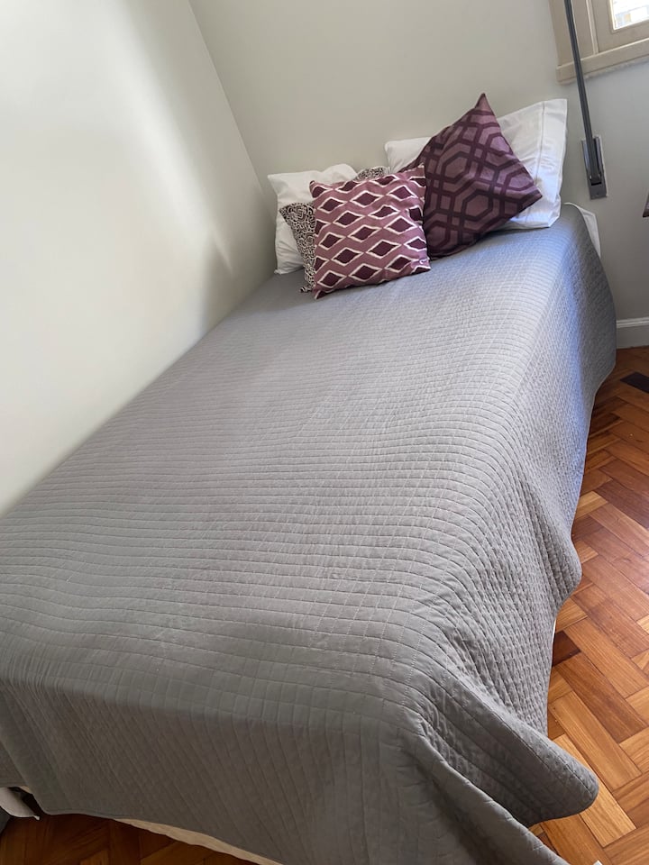 Kitanda maradufu katika chumba cha kulala 2