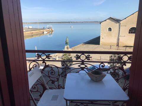 Masson Quai 1_Beautiful harbor apartment with sea view
