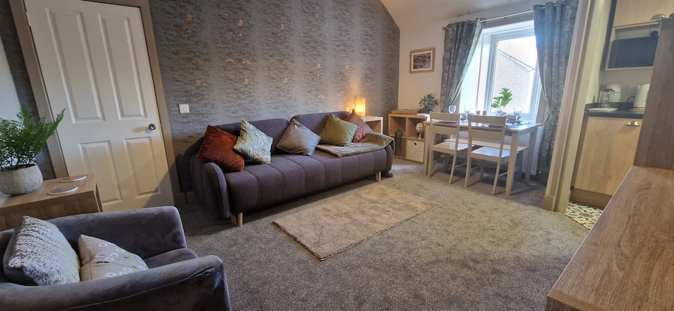 Mains Street Retreat — photo 1