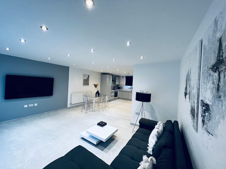 Stylish 3 Bedroom House Houses for Rent in West Midlands, England