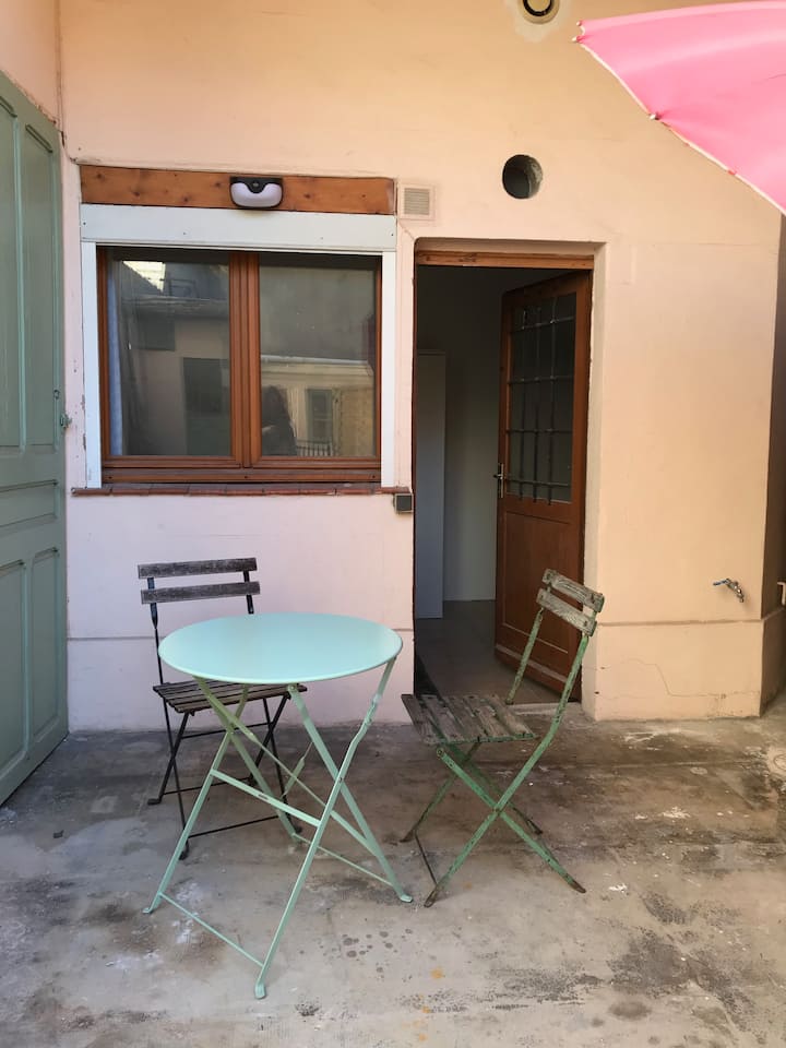 Small studio with private courtyard Apartments for Rent in Marseille