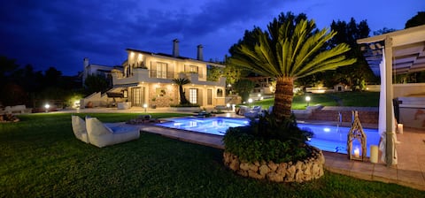 Successful Airbnb property: MyBoZer Athena Villa Anavyssos in Δήμος Σαρωνικού