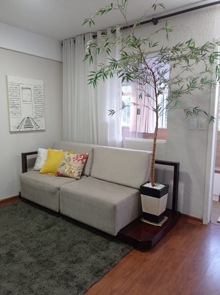 Cozy & unique with balcony-5 km from the airport!