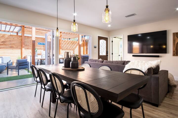 Dream HOUSE Steps to Beach & Bay gallery image 2