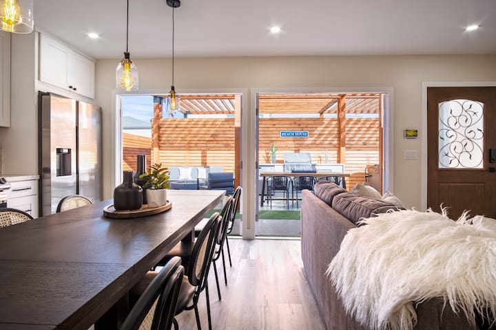 Dream HOUSE Steps to Beach & Bay gallery image 5