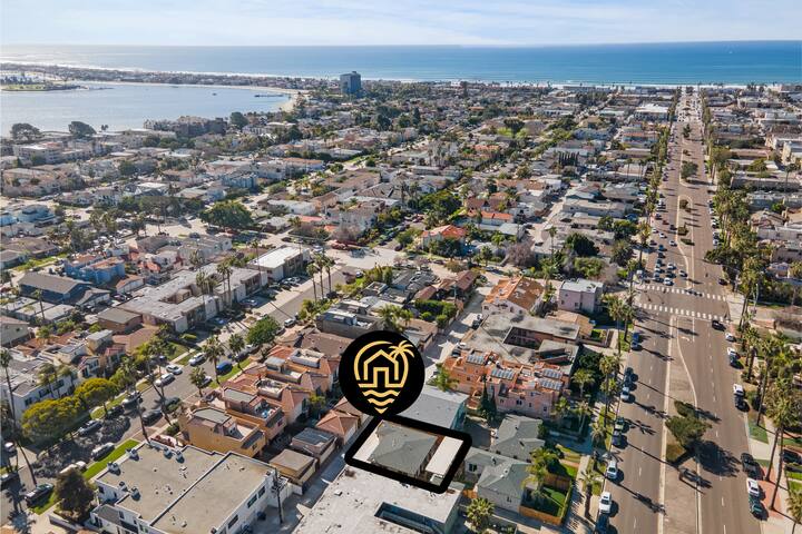 Dream HOUSE Steps to Beach & Bay gallery image 4