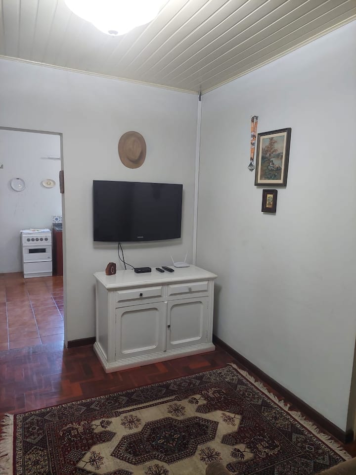 טלוויזיה עם אות שמיים " בסיסי"