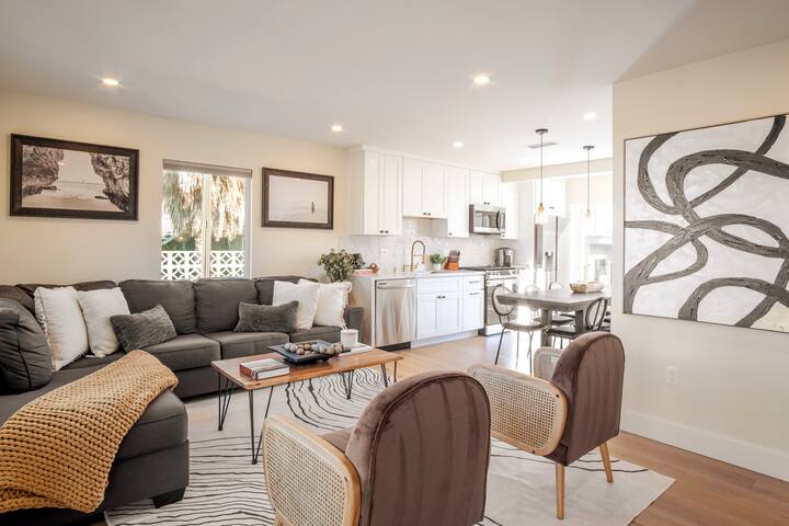 Dream 4BR HOUSE walk Beach & Bay gallery image 2