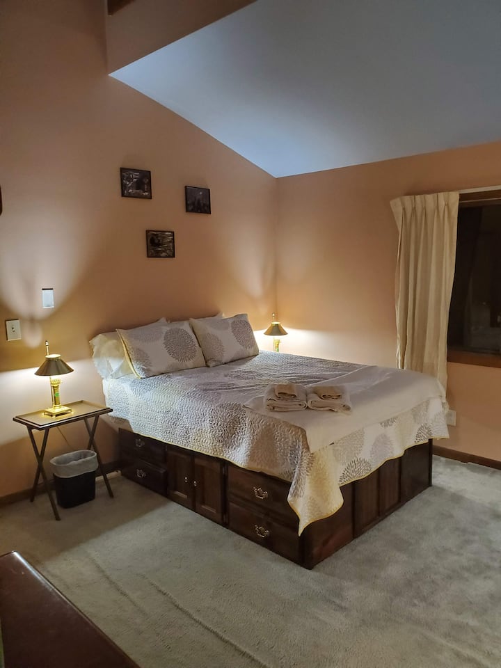 Chambre privée ensoleillée avec salle de bain attenante Maisons à