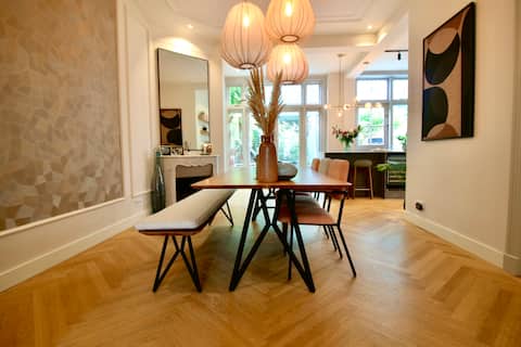Popular Airbnb listing: Stylish family home near downtown, beach & F1 in Haarlem