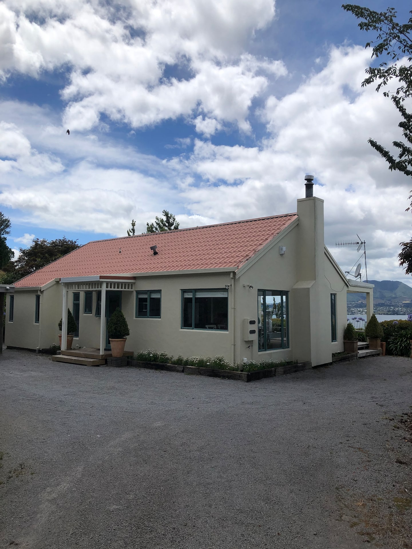 Cottage Over The Lake 4