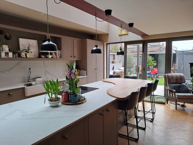 Beautiful Edwardian home close to city center gallery image 2