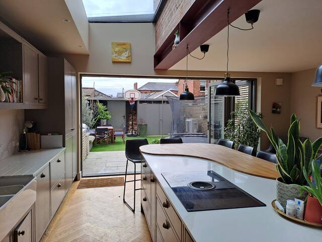 Beautiful Edwardian home close to city center gallery image 3