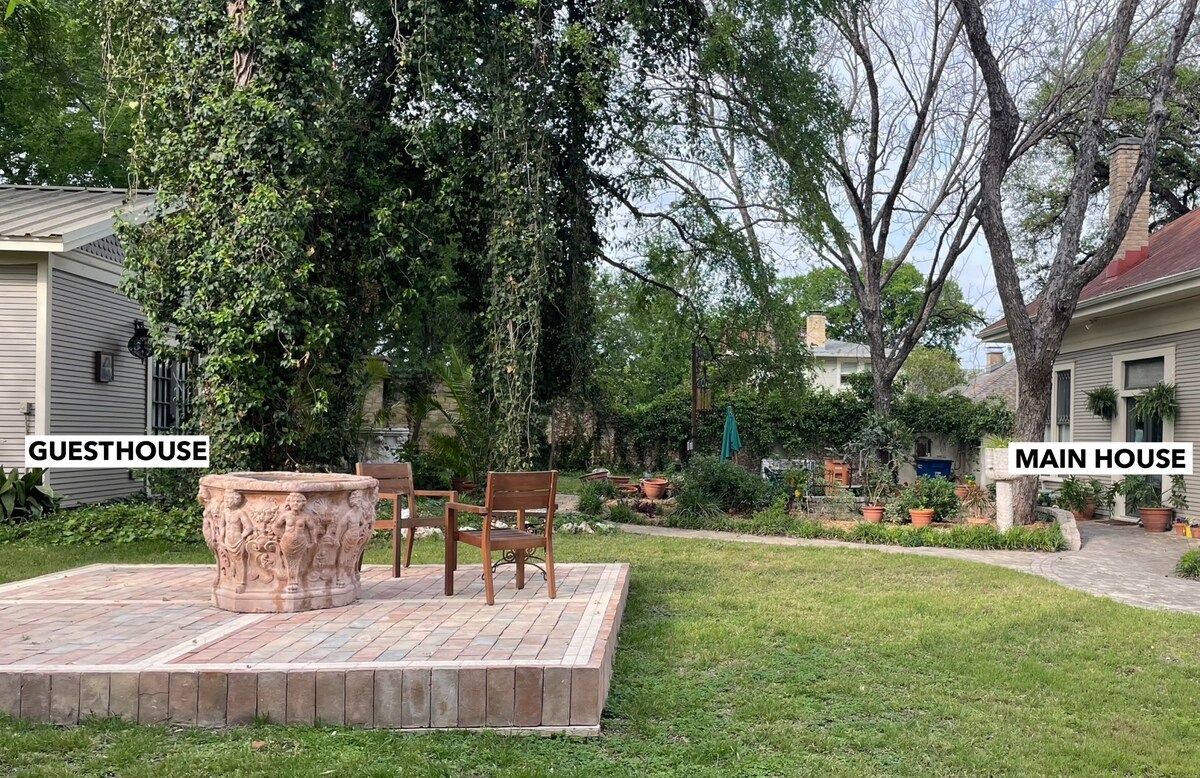 Backyard Guesthouse in Central Austin. MCM style.