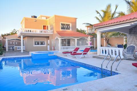 VillaReyes Pool, BBQ & Music - 4 Habs con A/C