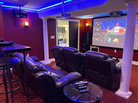 Luxe Modern Nest w Bar & Theater