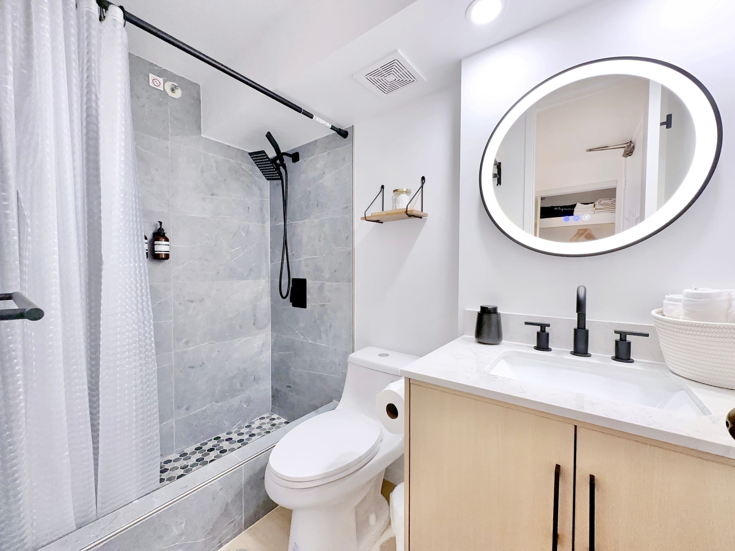 39FL-Modern in Waikiki-Upgraded King Studio - Image 25