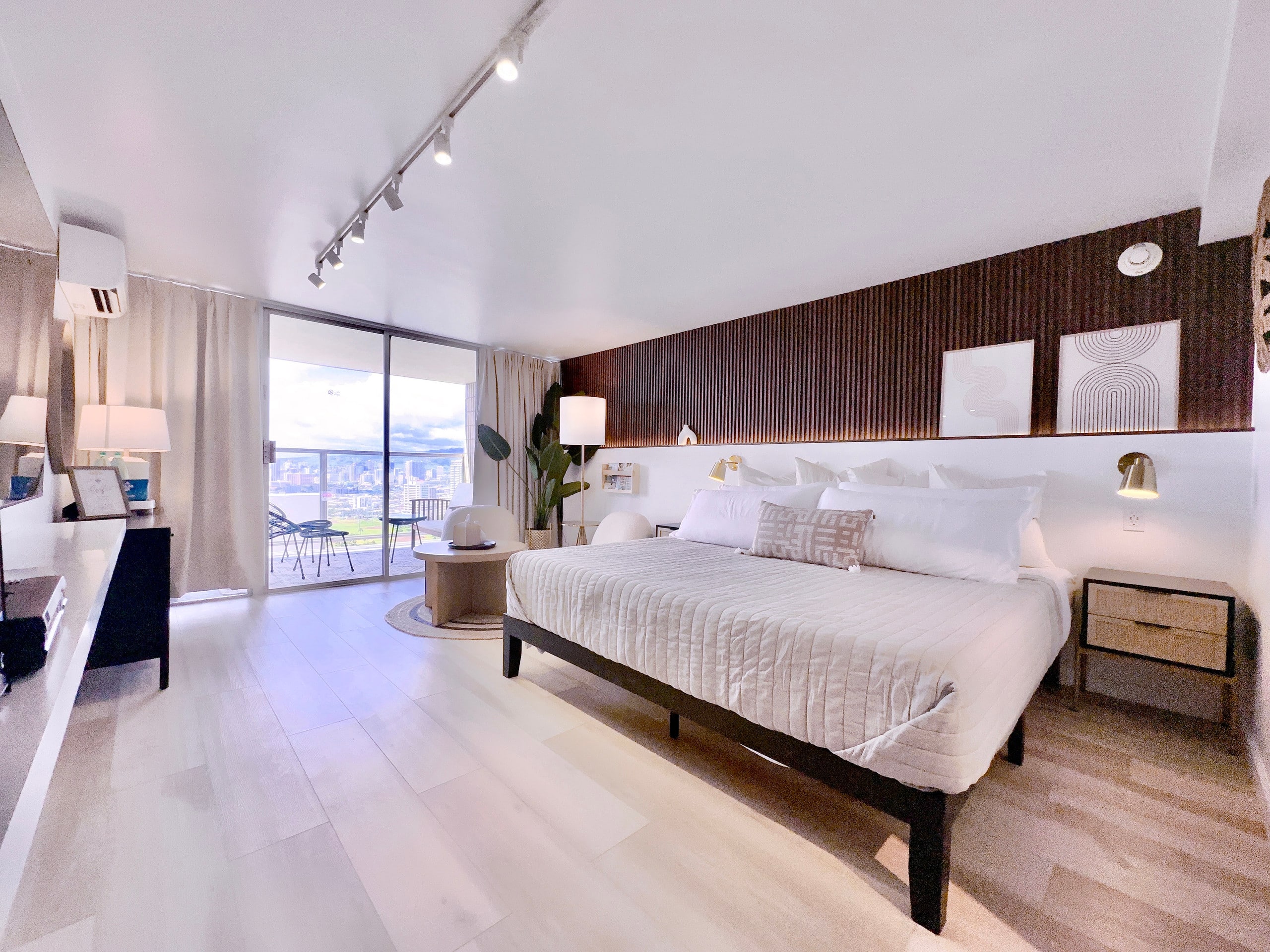 39FL-Modern in Waikiki-Upgraded King Studio - Image 8