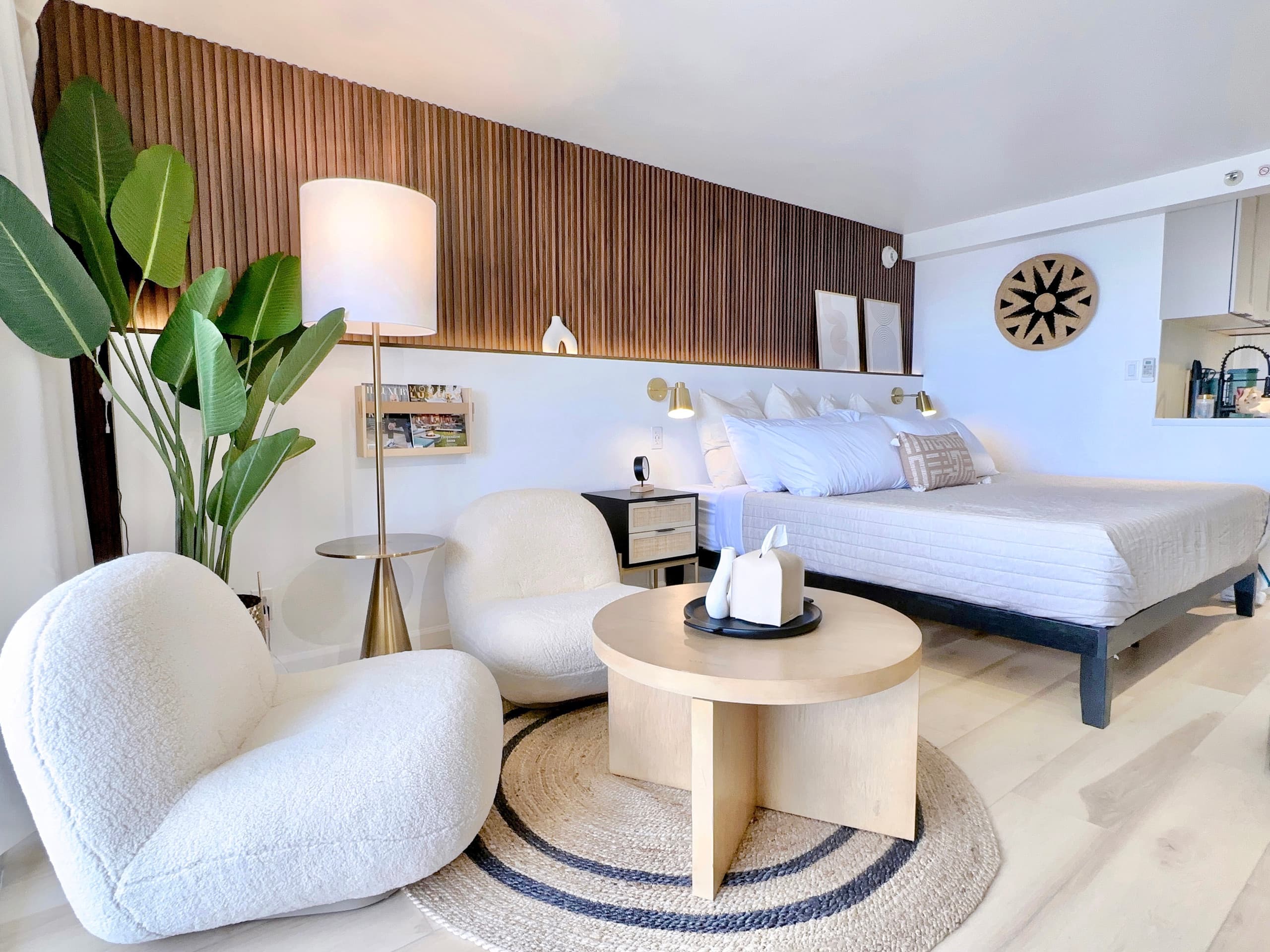 39FL-Modern in Waikiki-Upgraded King Studio - Image 1