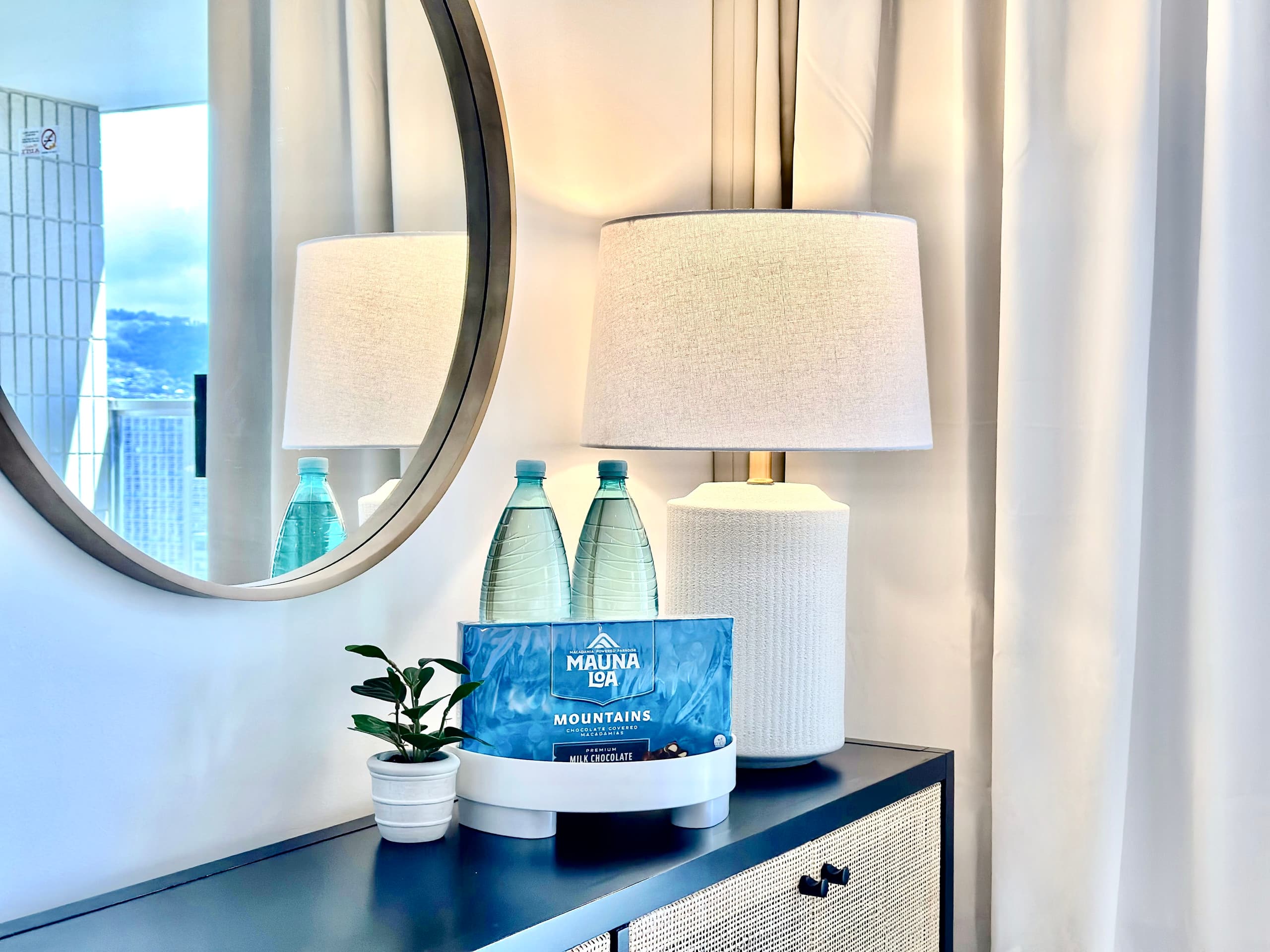 39FL-Modern in Waikiki-Upgraded King Studio - Image 4