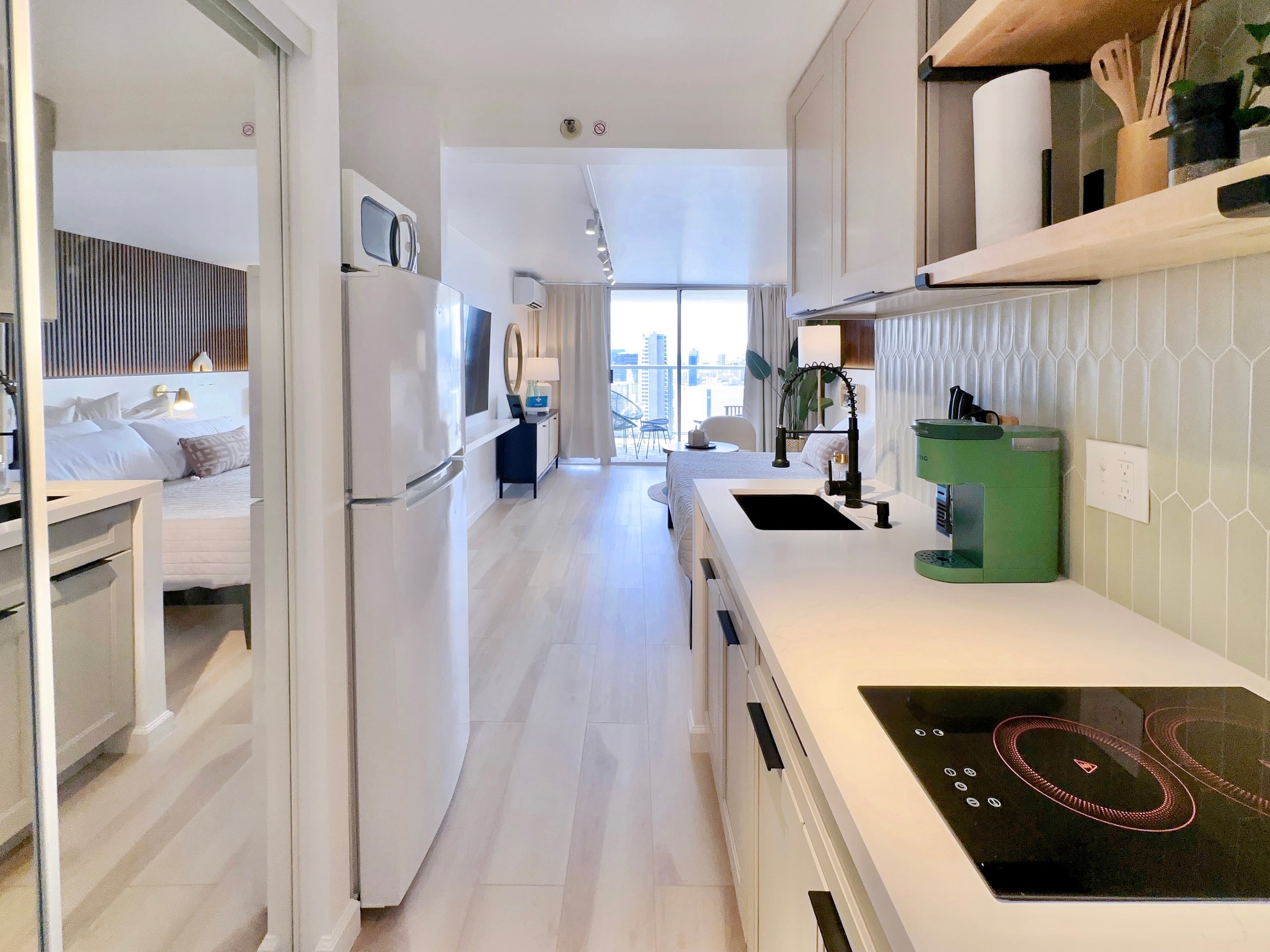 39FL-Modern in Waikiki-Upgraded King Studio - Image 24