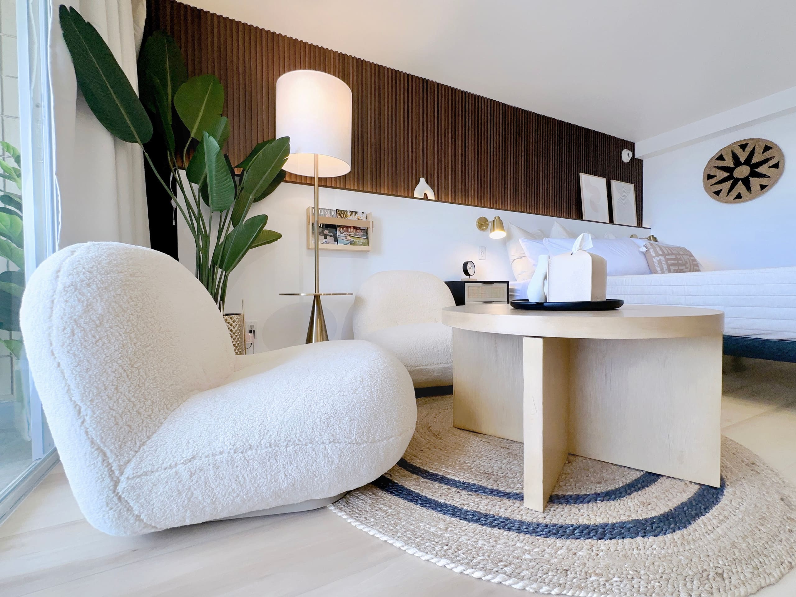 39FL-Modern in Waikiki-Upgraded King Studio - Image 3
