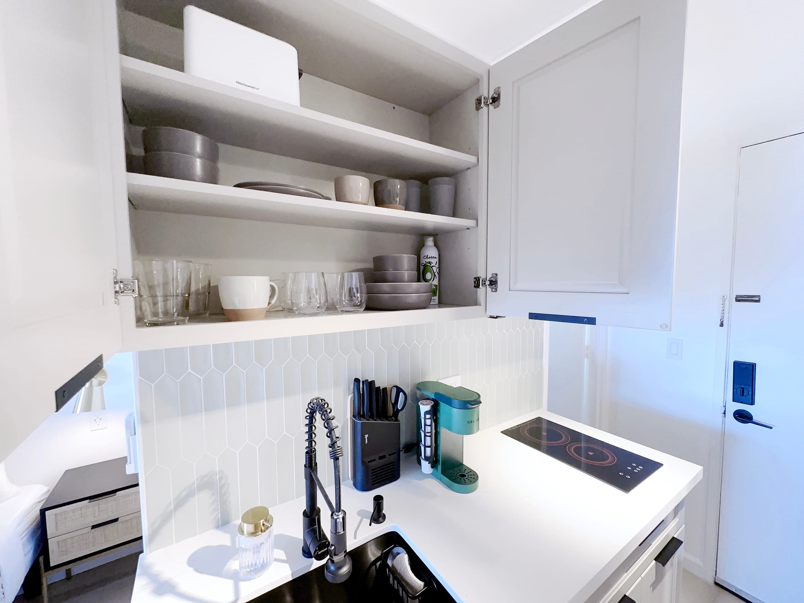 39FL-Modern in Waikiki-Upgraded King Studio - Image 22