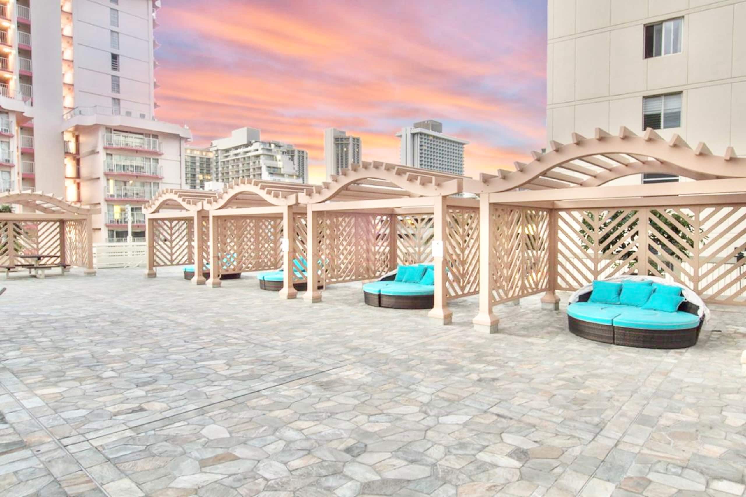 39FL-Modern in Waikiki-Upgraded King Studio - Image 40