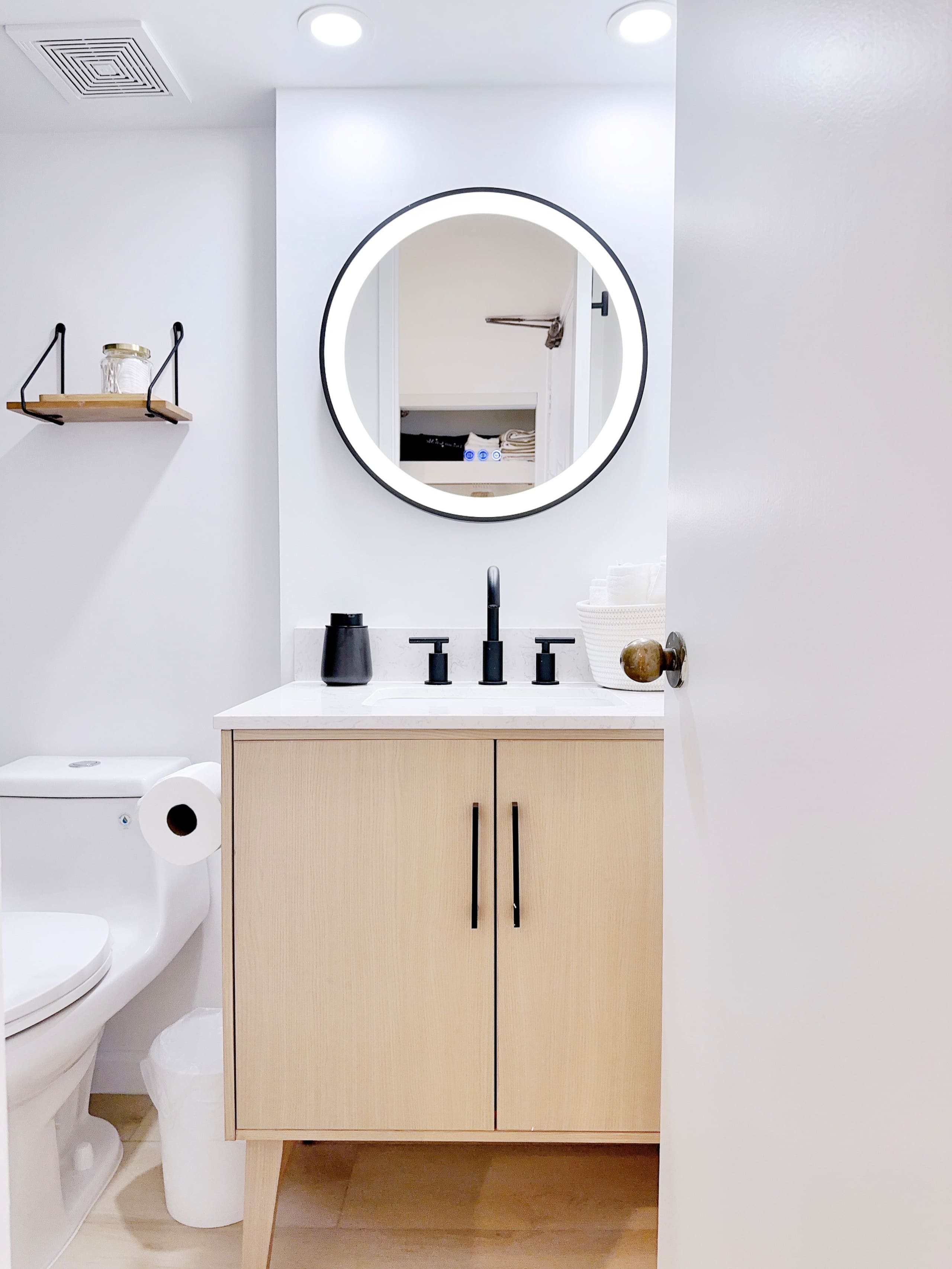 39FL-Modern in Waikiki-Upgraded King Studio - Image 26
