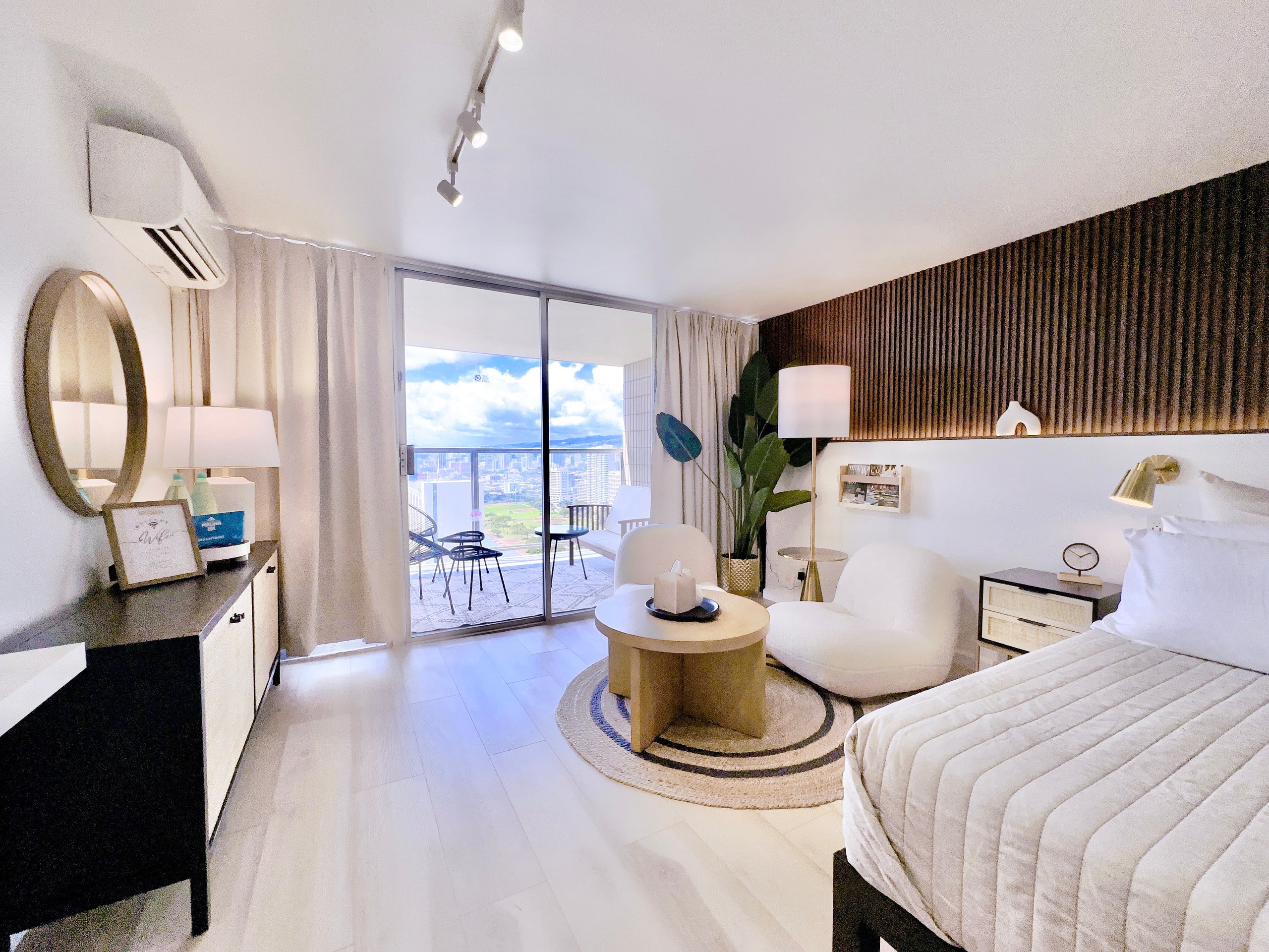 39FL-Modern in Waikiki-Upgraded King Studio - Image 11