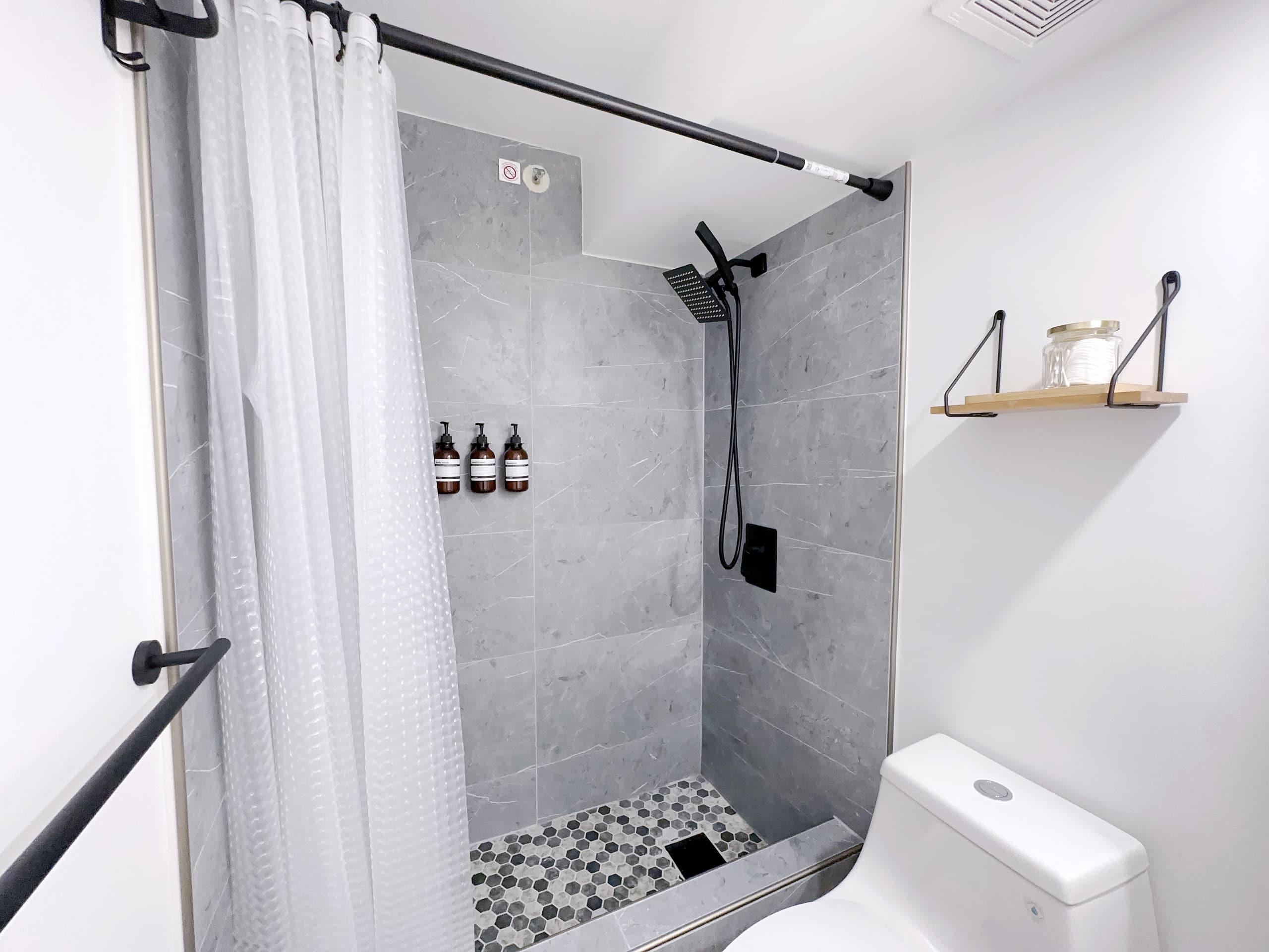 39FL-Modern in Waikiki-Upgraded King Studio - Image 29