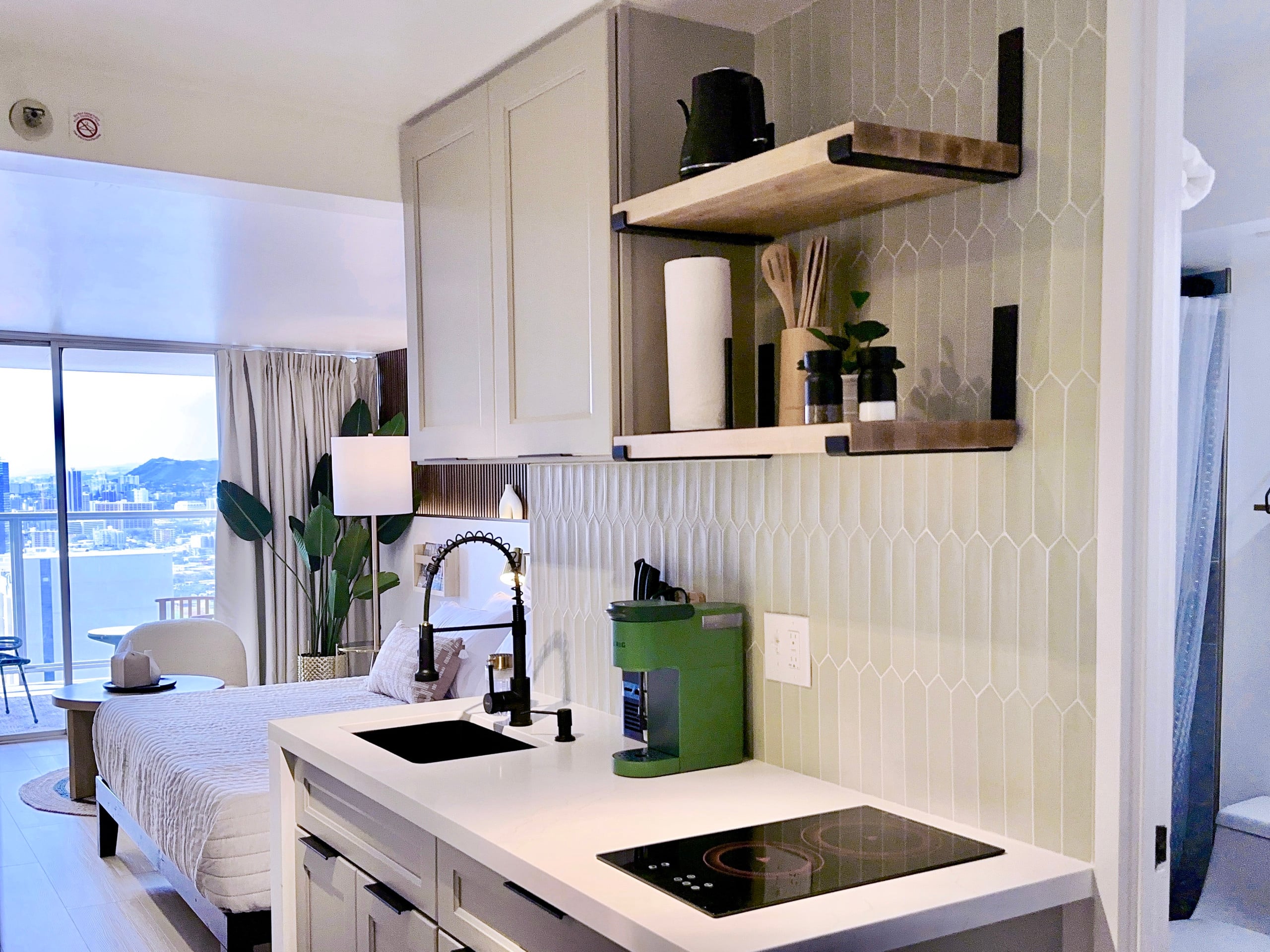 39FL-Modern in Waikiki-Upgraded King Studio - Image 21