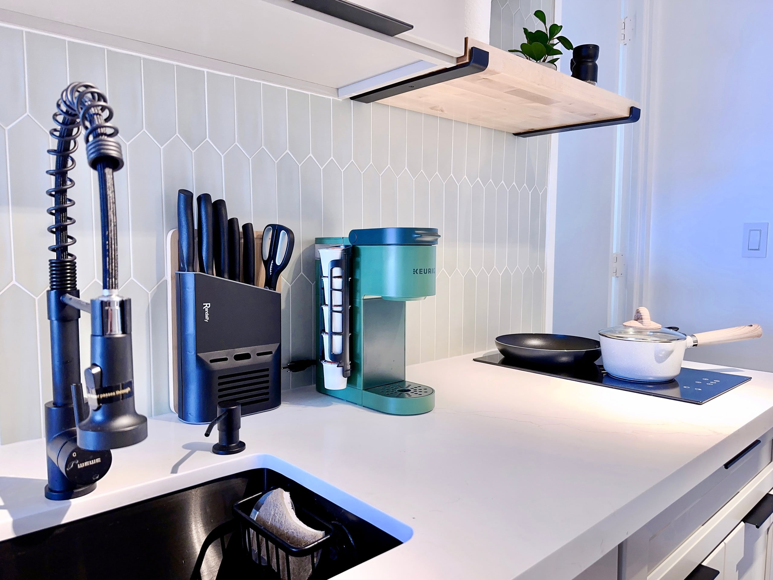 39FL-Modern in Waikiki-Upgraded King Studio - Image 23