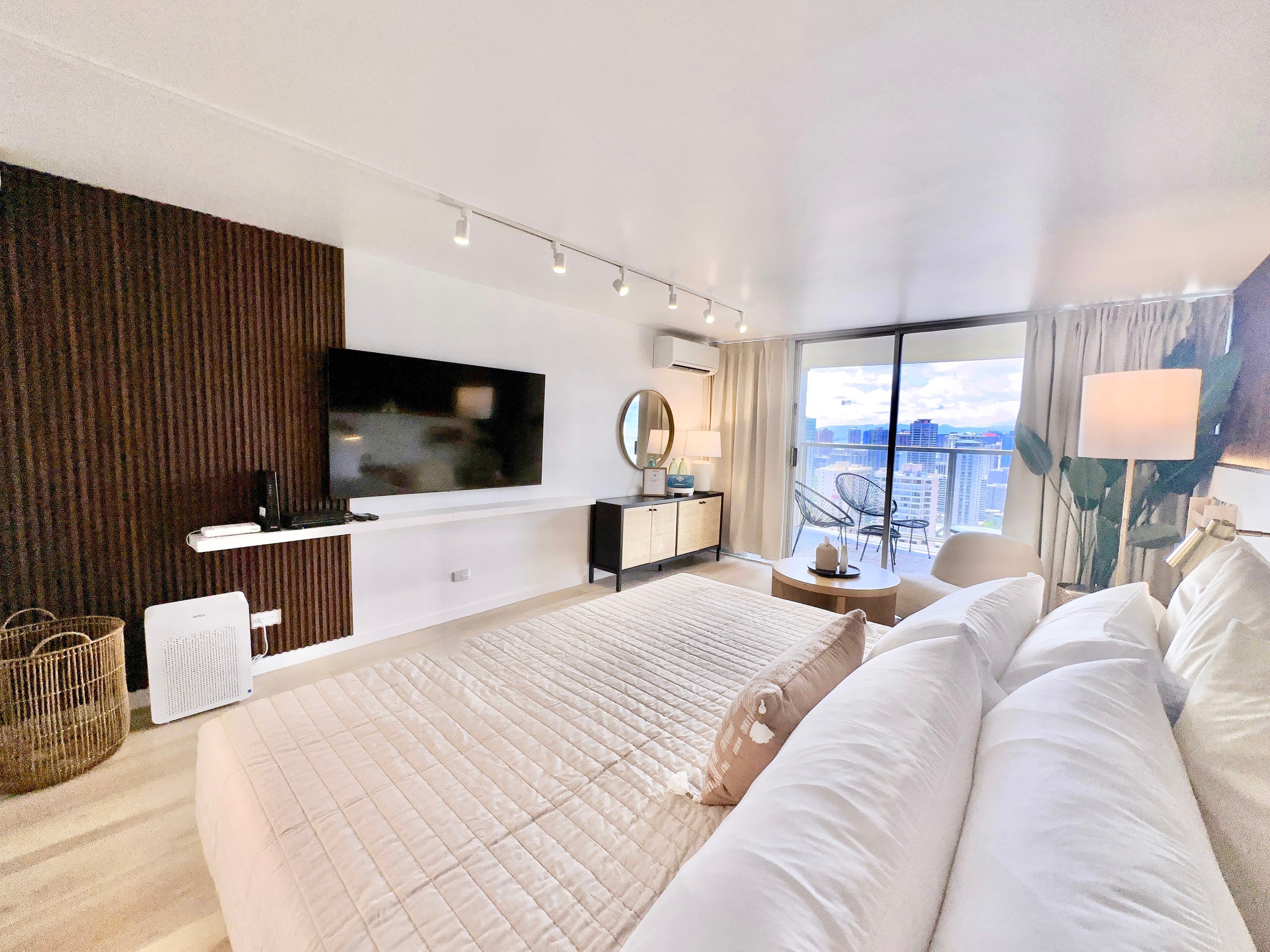 39FL-Modern in Waikiki-Upgraded King Studio - Image 10