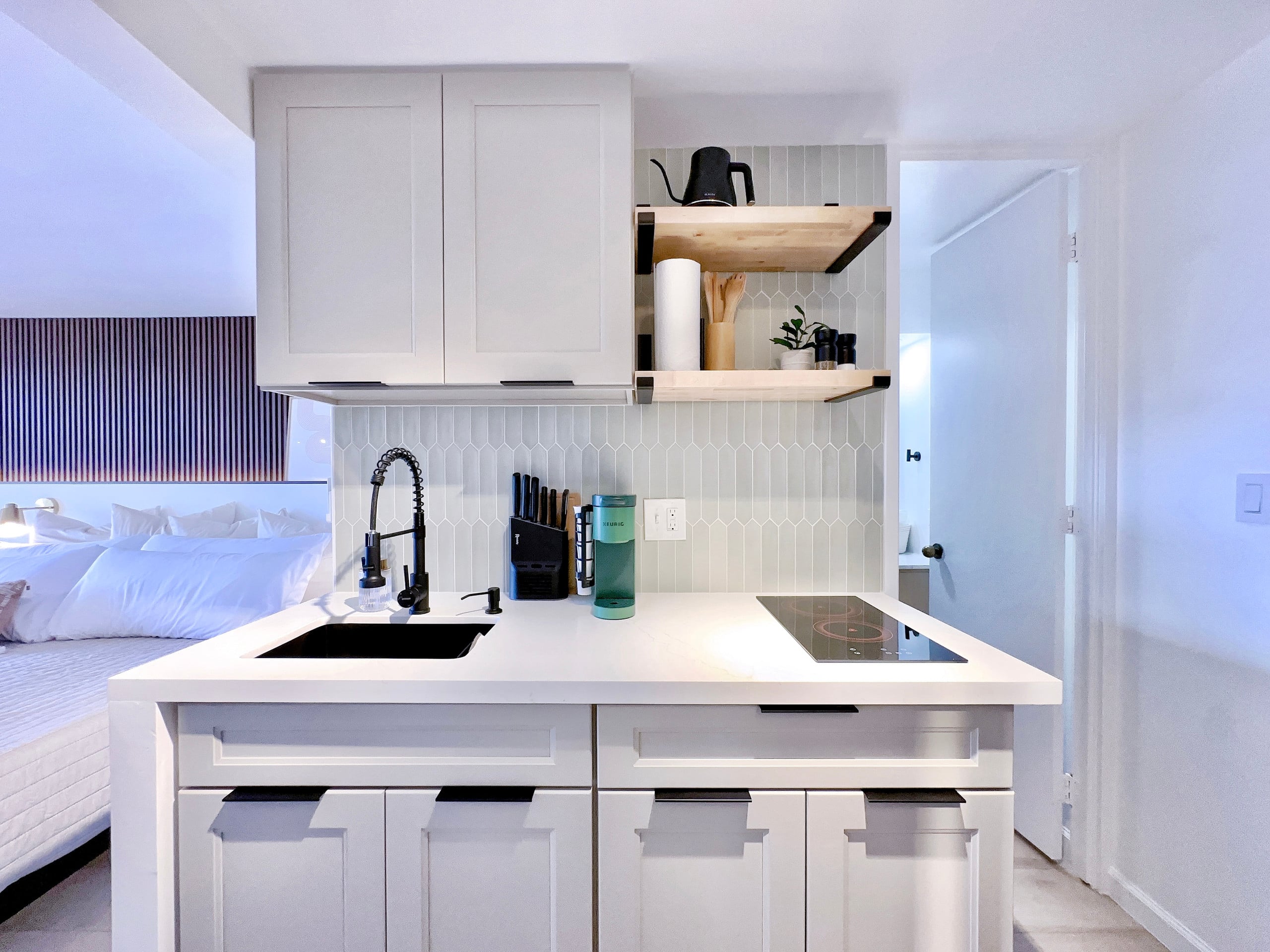 39FL-Modern in Waikiki-Upgraded King Studio - Image 19