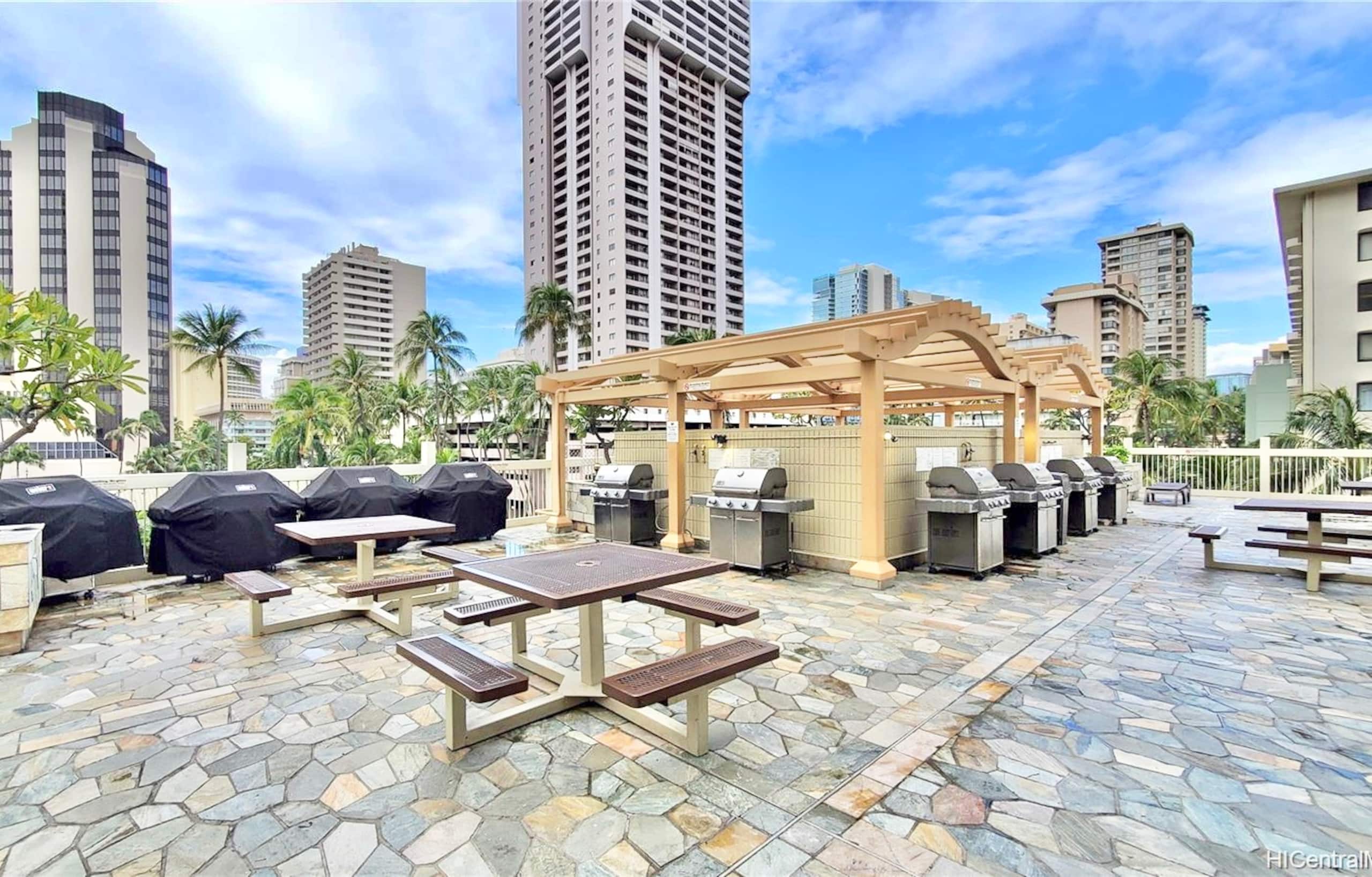 39FL-Modern in Waikiki-Upgraded King Studio - Image 41