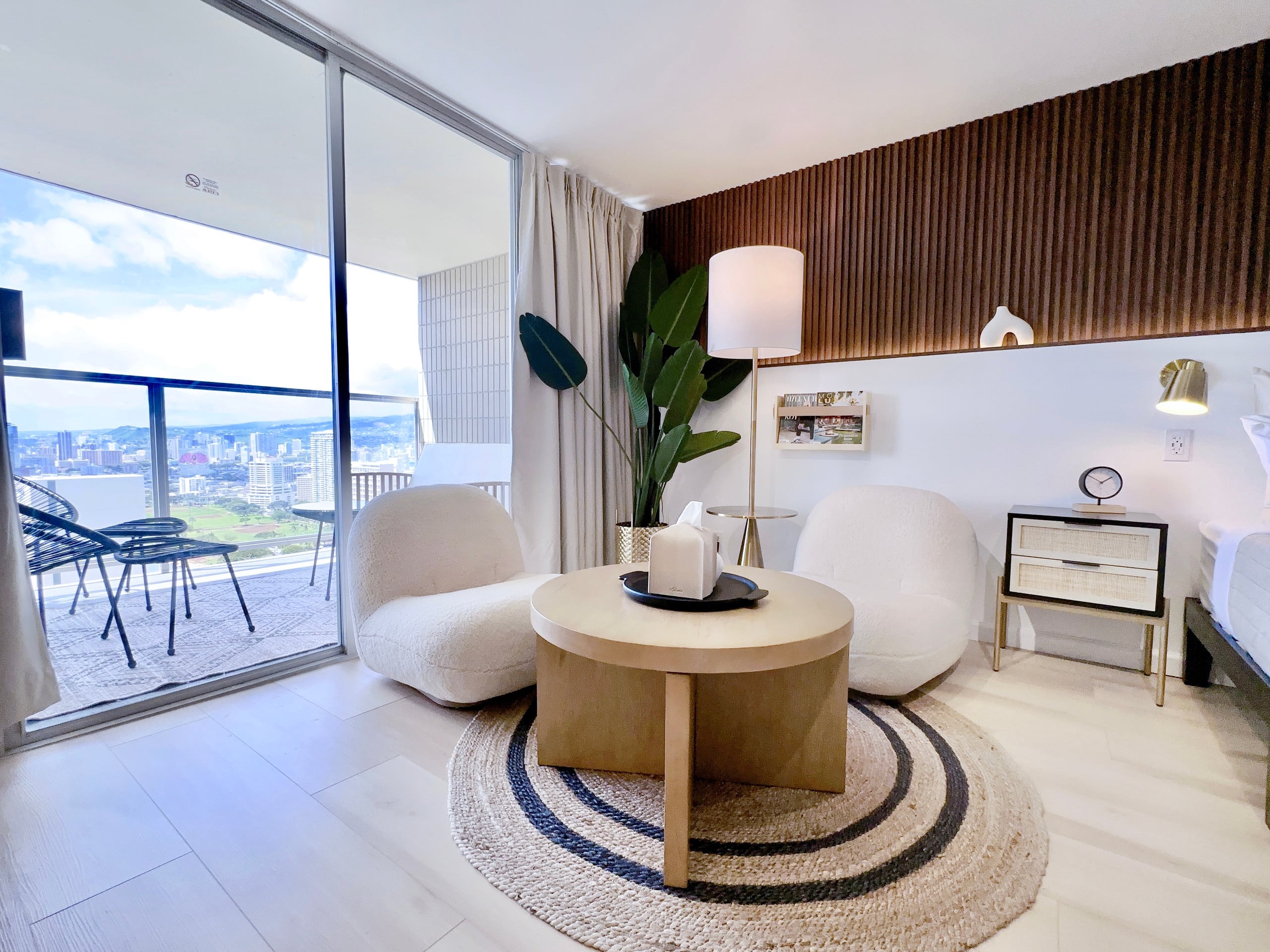 39FL-Modern in Waikiki-Upgraded King Studio - Image 15