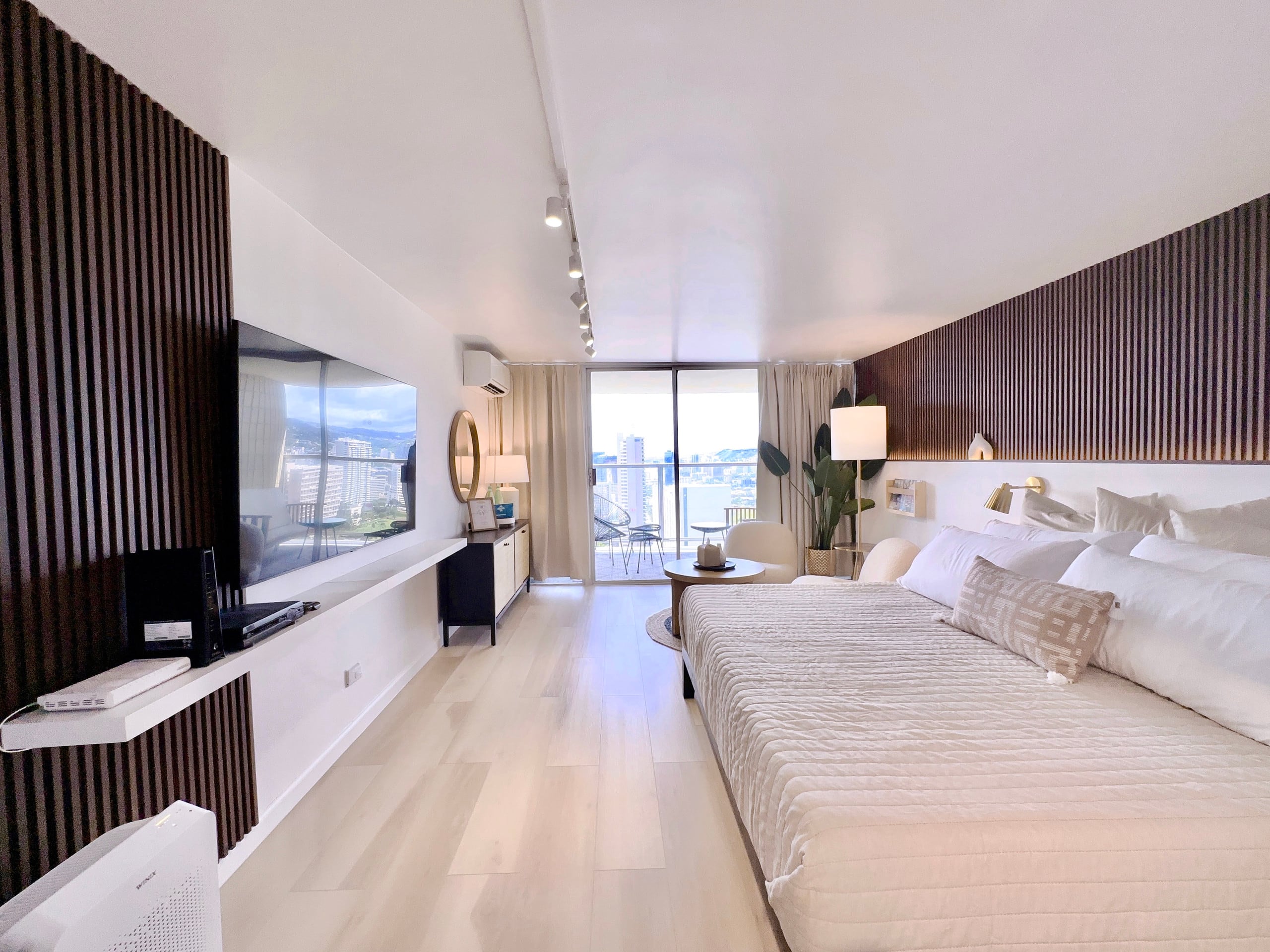 39FL-Modern in Waikiki-Upgraded King Studio - Image 5