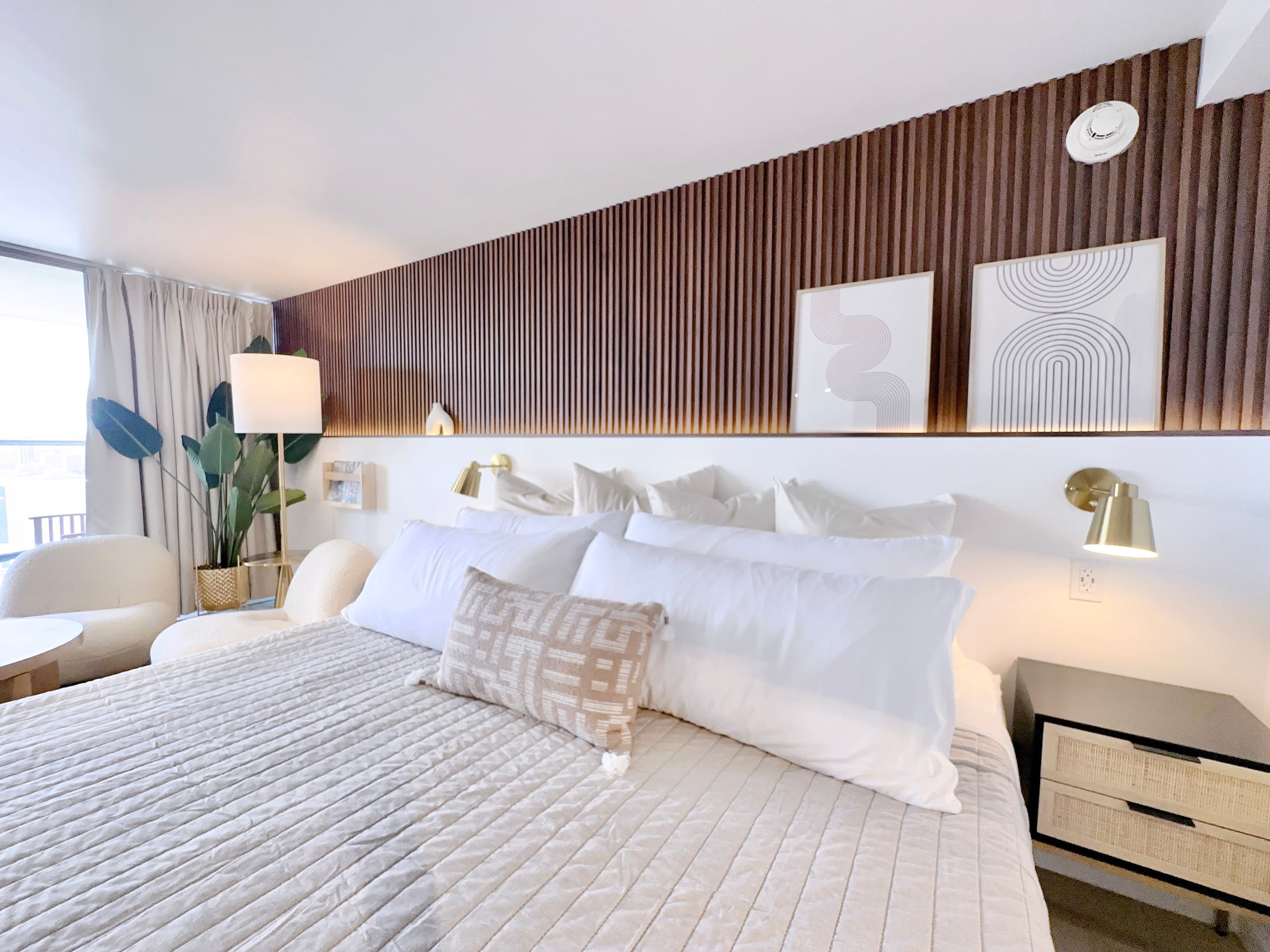 39FL-Modern in Waikiki-Upgraded King Studio - Image 16