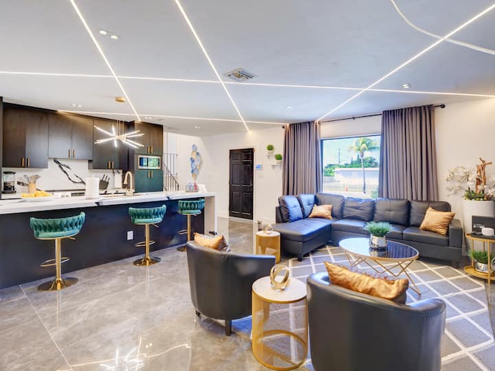 Luxurious Miami Dream Home! +movie theater + pool Houses for Rent in