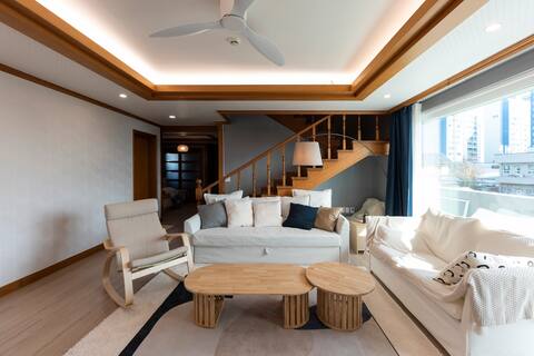 70 pyeong private house, 3 minutes from Songjeong Beach, family trip, workshop
