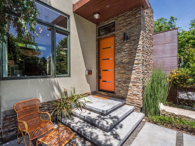 Contemporary Palo Alto Home gallery image 3