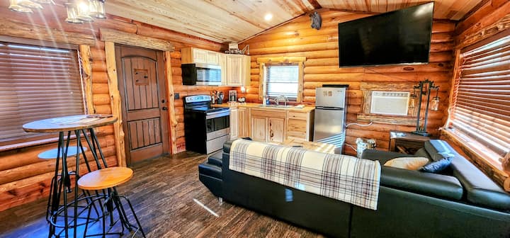 Music Mountain Retreat Cabin D - Hot Springs
