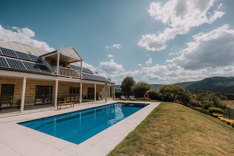 Euruga Park: Ganbenang, Blue Mountains