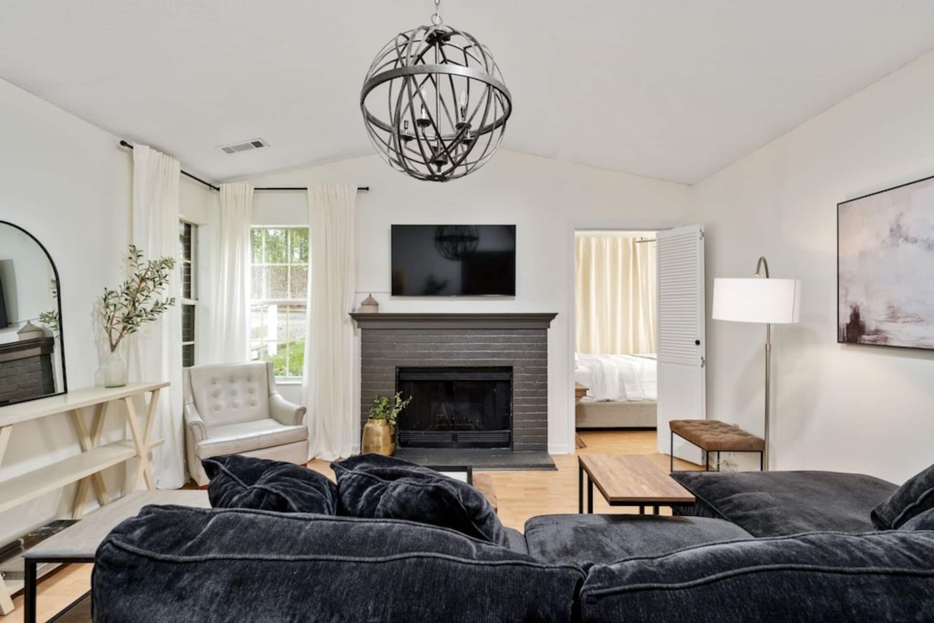 Relaxing, Neutral Comfort Near Everything!
